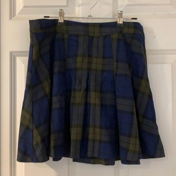 H&M plaid mini skirt - Picture 2 of 3